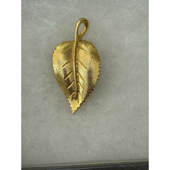 Lovely Gold Tone Leaf Brooch/pin - Picture 1 of 2
